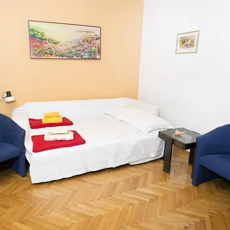 Elvira Apartment *